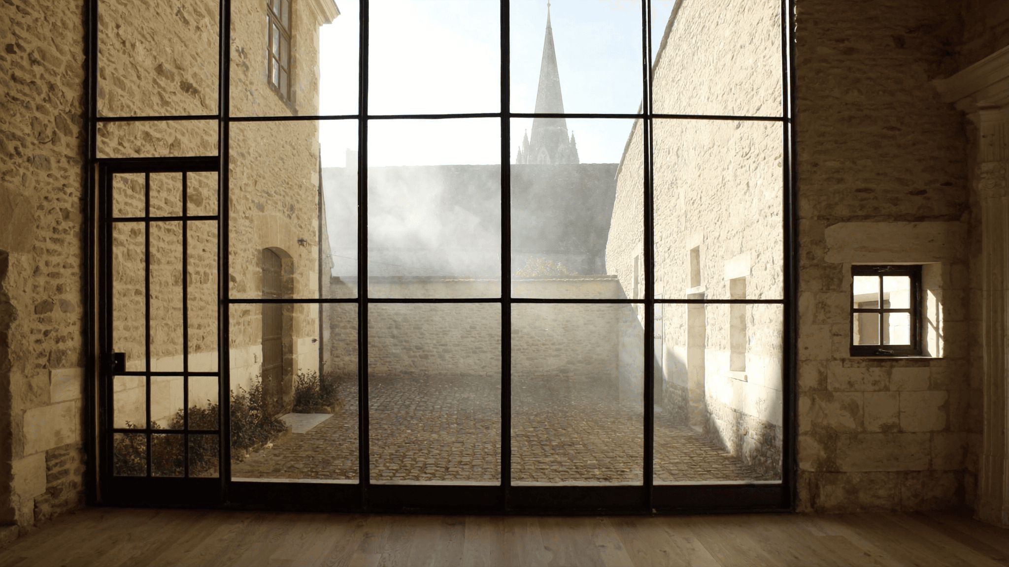 Verrière atelier longère Hurepoix Boullay-les-Troux 91470 PNR Haute Vallée Chevreuse — profil acier S235JR T 40×40 mm patine bronze antique sur mesure + laiton fait main fonderie Bois-d'Arcy + verre clair feuilleté Saint-Gobain Diamant 8+8 mm — ABF abords église Saint-Sulpice XIIe MH accepté 1ère instruction