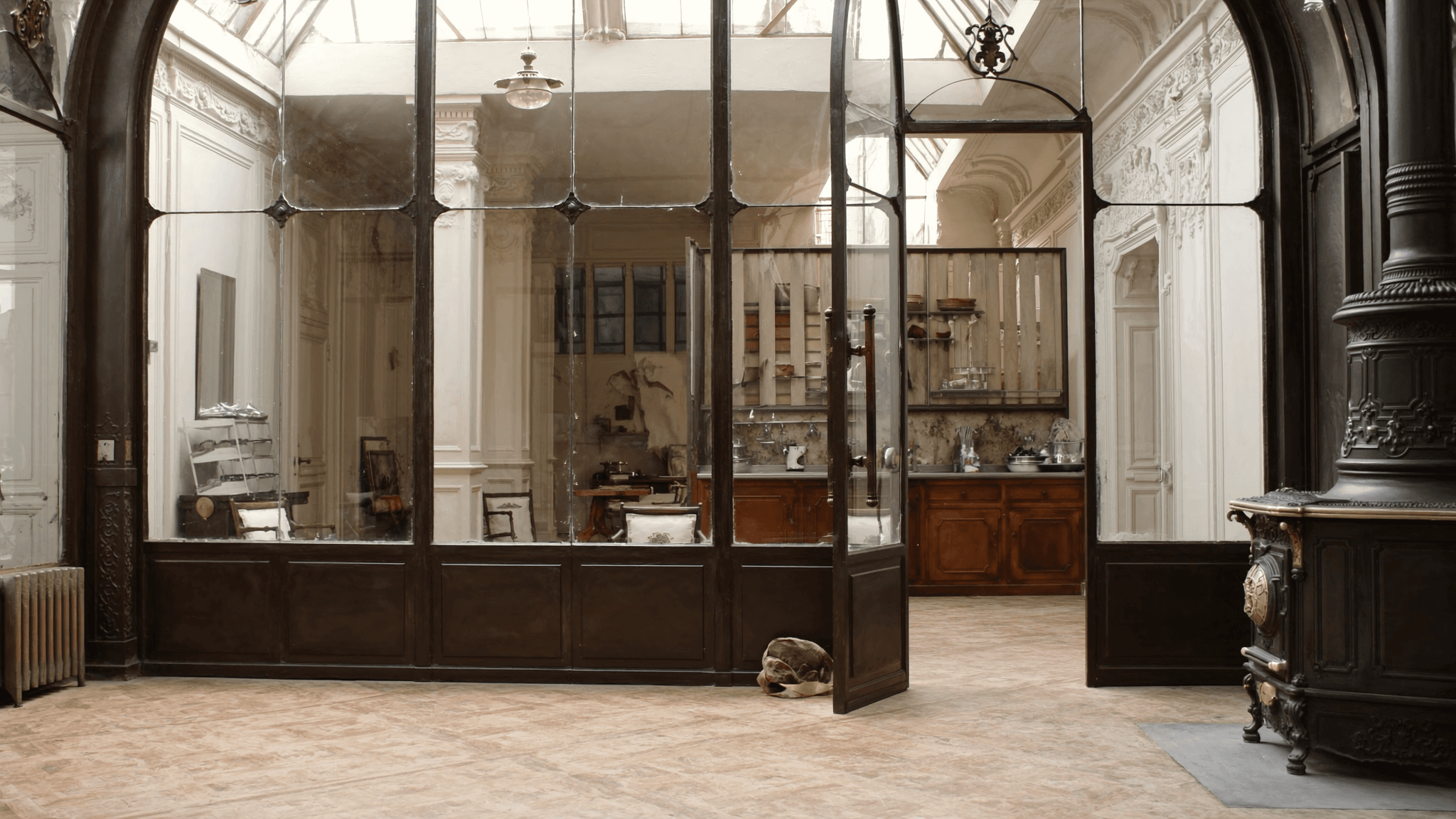 Verrière atelier ancienne maison de cure Belle Époque Forges-les-Bains 91470 Hurepoix — profil acier S235JR T 40 mm patine bronze antique sur mesure par Yann + laiton fait main fonderie Bois-d'Arcy + verre clair feuilleté Saint-Gobain Diamant 8+8 mm — ABF Hurepoix PNR Chevreuse accepté 1ère instruction