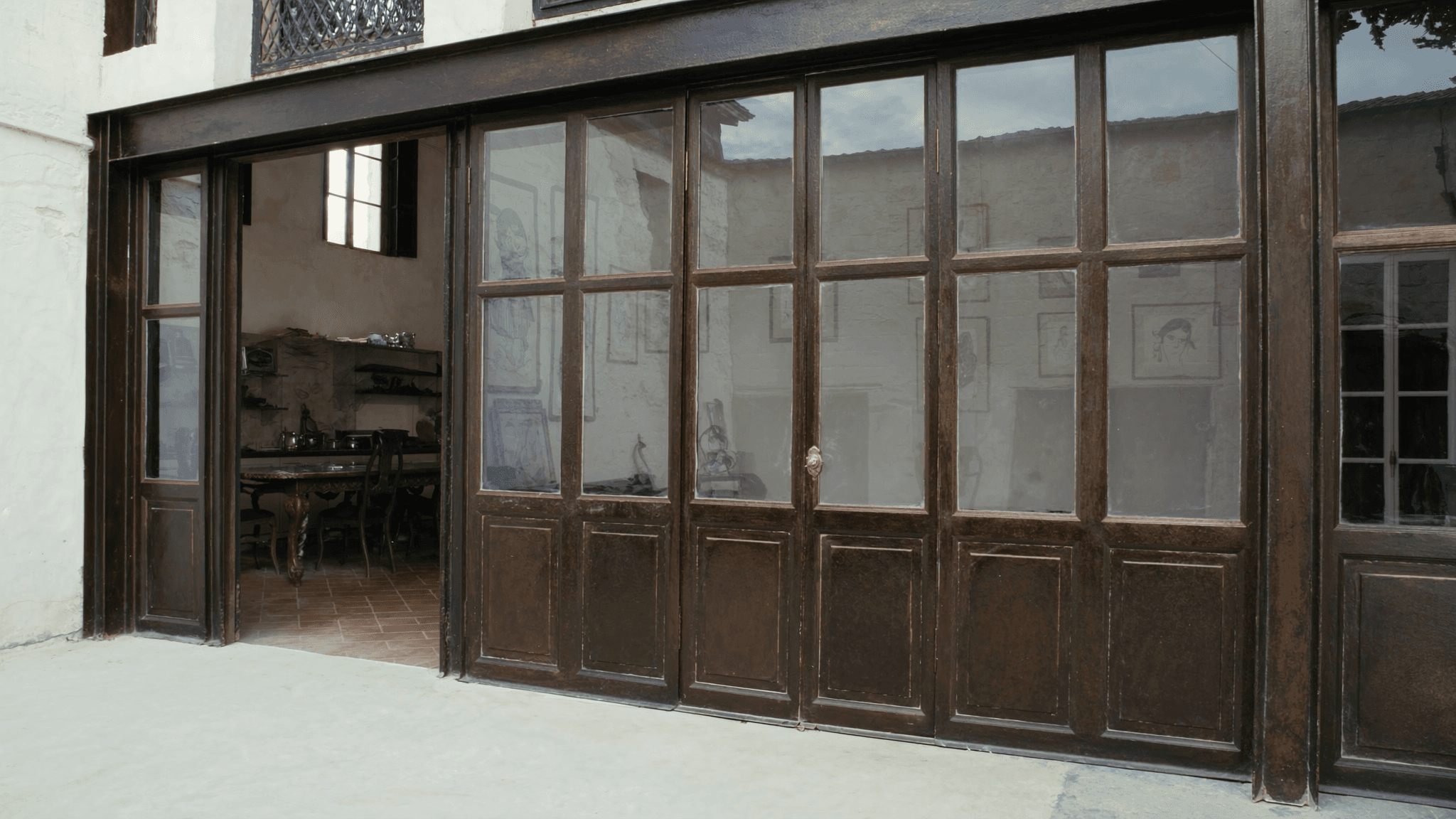 Verrière atelier maison ancienne Milly-la-Forêt 91490 cité Cocteau halles médiévales XVe — profil acier S235JR T 40×40 mm patine bronze antique sur mesure par Yann + laiton fait main fonderie Bois-d'Arcy + verre clair feuilleté Saint-Gobain Diamant 8+8 mm — ABF chapelle Saint-Blaise + halles MH accepté 1ère instruction