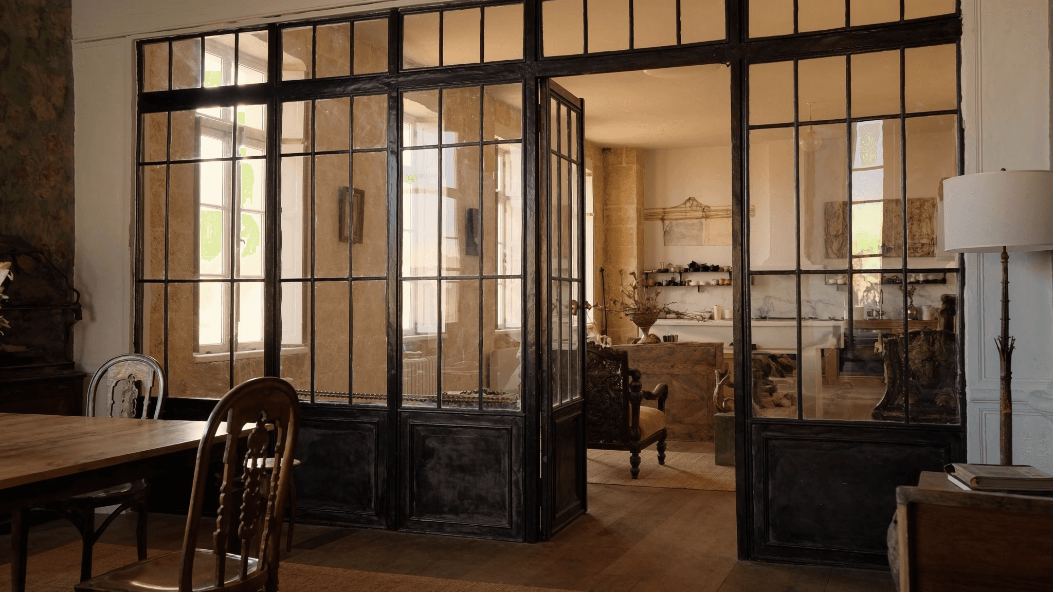 Verrière atelier maison vallée de la Juine Itteville 91760 — profil acier S235JR T 40 × 40 mm patine bronze antique sur mesure par Yann + laiton fait main fonderie Bois-d'Arcy + verre clair feuilleté Saint-Gobain Diamant 8+8 mm — Espace Naturel Sensible Étang Itteville respecté
