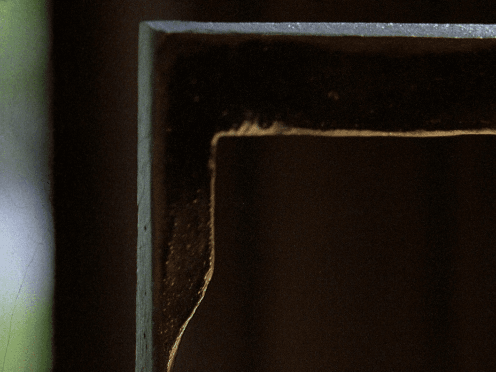 Détail patine bronze antique sur mesure par Yann sur profil S235JR T 40 × 40 mm — verrière atelier Itteville bourg