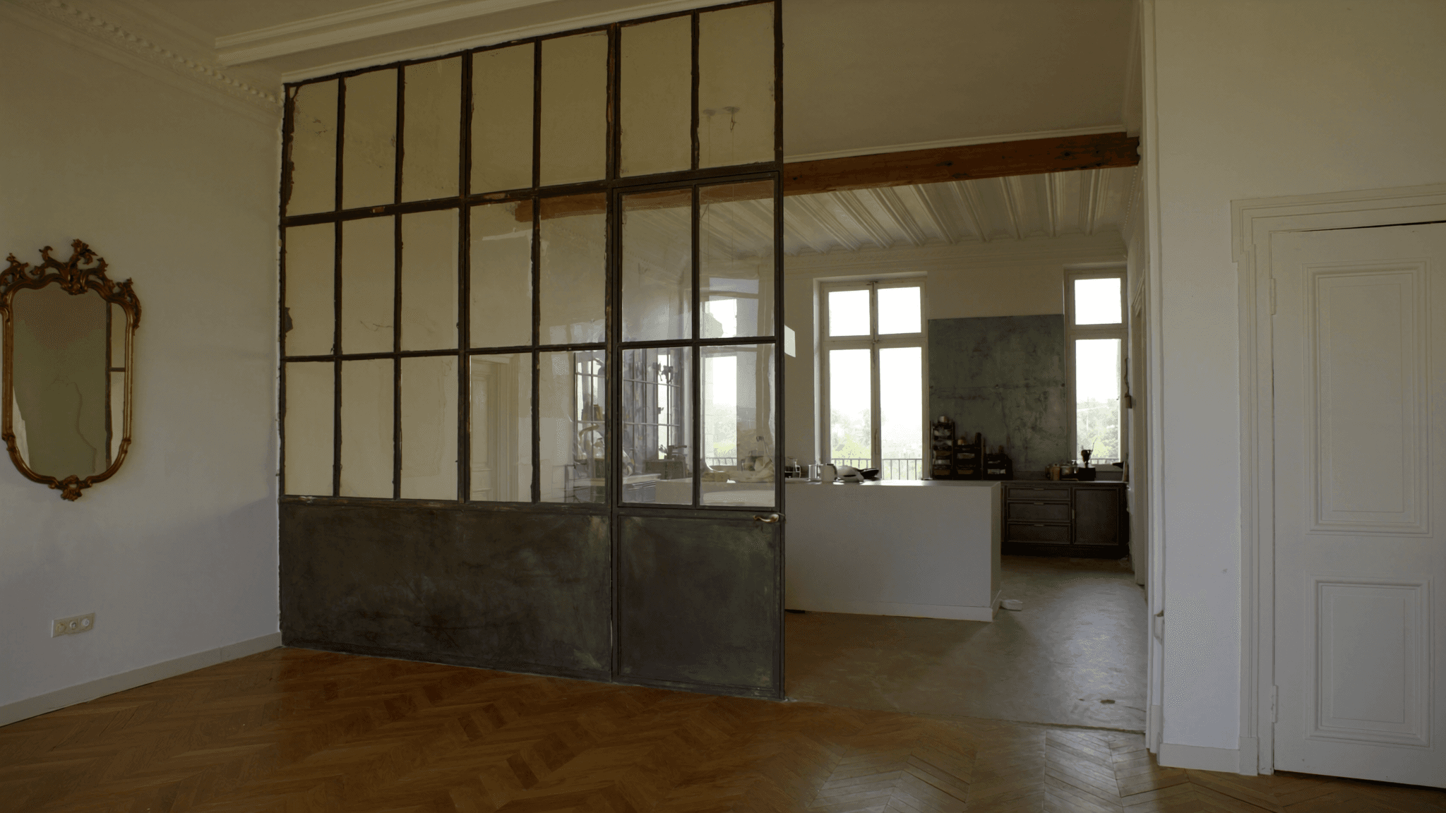 Verrière atelier maison bourgeoise Belle Époque Lardy 91510 Essonne vallée Juine — profil acier 40 mm patine bronze antique sur mesure + laiton fait main fonderie Bois-d'Arcy + verre clair feuilleté Saint-Gobain Diamant 8+8 mm — ABF église Saint-Pierre XIIIe + château Lardy XVIIe accepté 1ère instruction