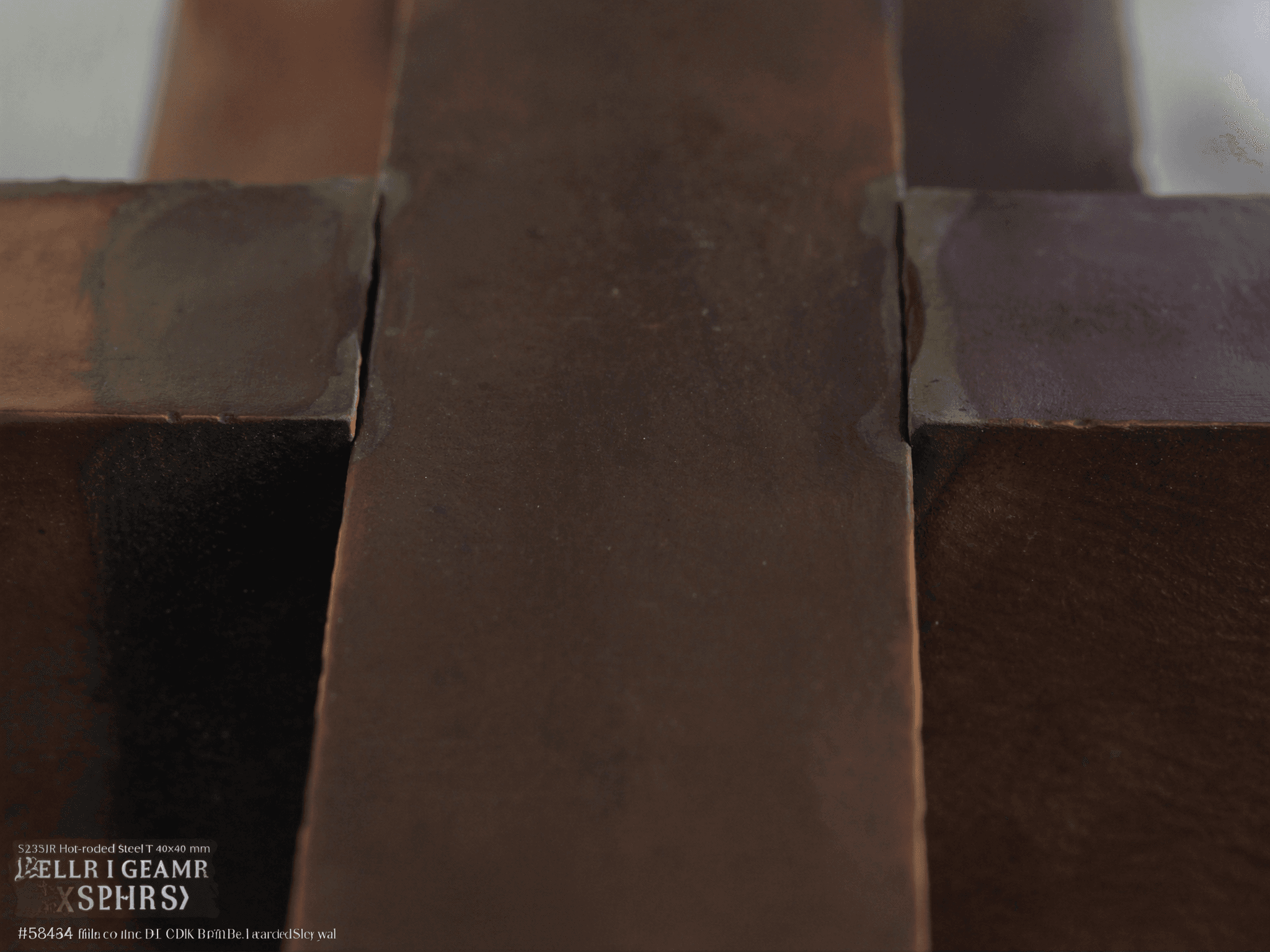 Détail patine bronze antique sur mesure Yann profil S235JR T 40 × 40 mm — verrière atelier Lardy Belle Époque