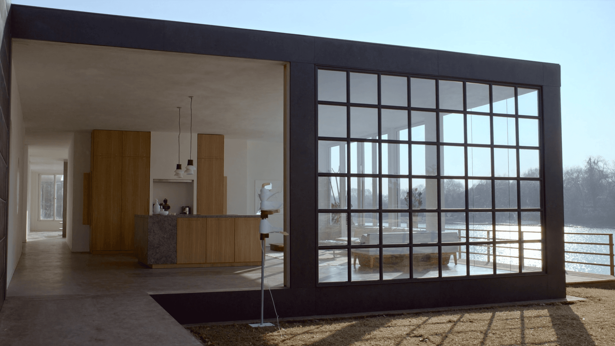 Pavillon contemporain 2002 bord Seine Le Coudray-Montceaux moulin Brisemiche XVe avant verrière