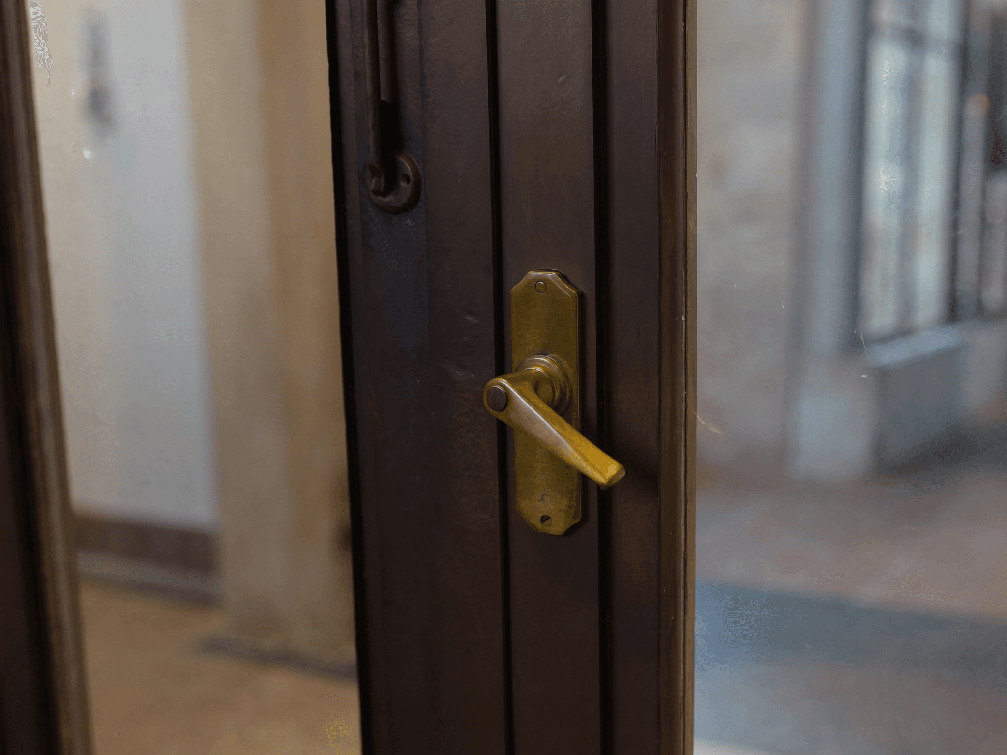 Détail laiton fait main fonderie Bois-d'Arcy sur profil 40 mm — Marolles Hurepoix