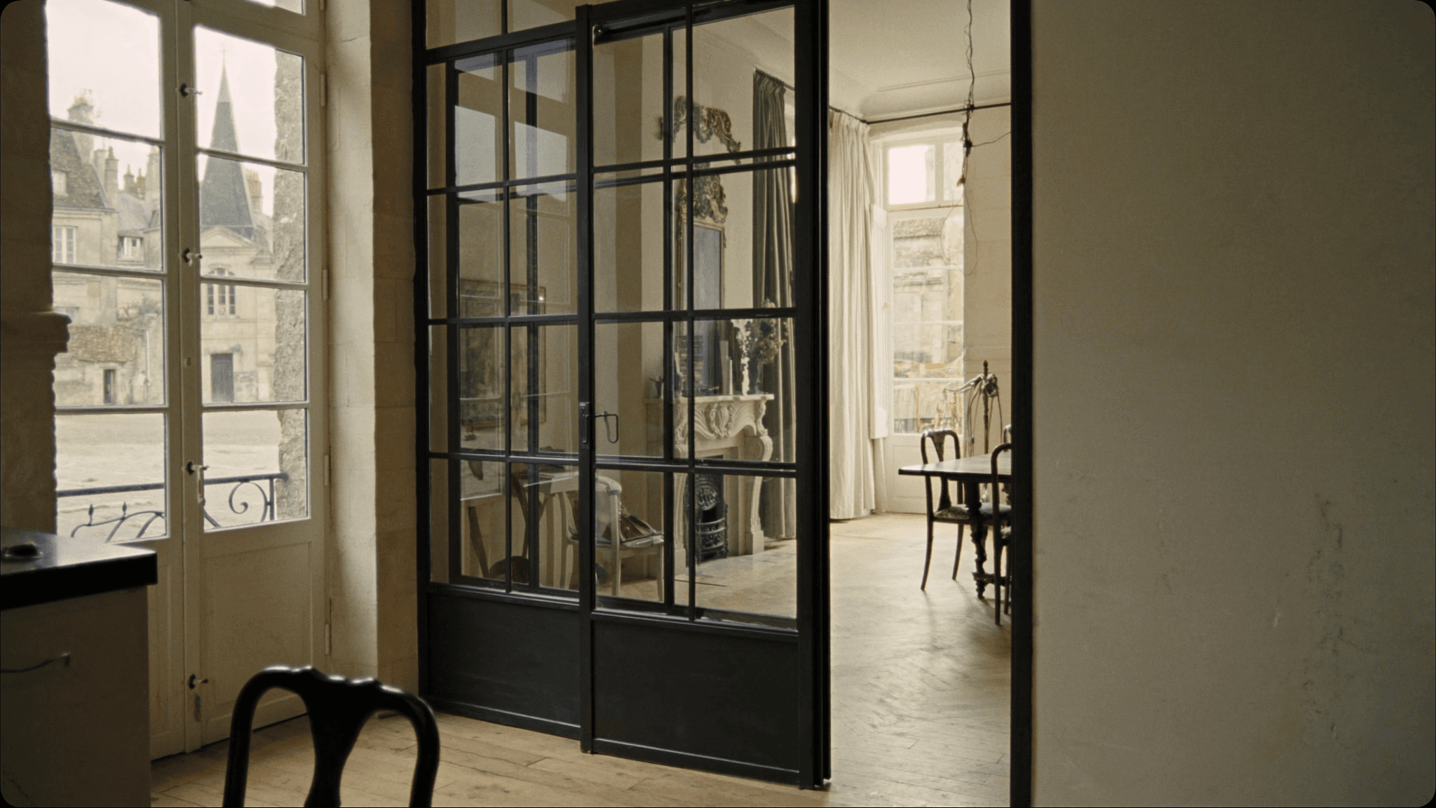 Maison de bourg XIXe place de la République Linas périmètre Saint-Merry XIIe-XVIe MH avant verrière