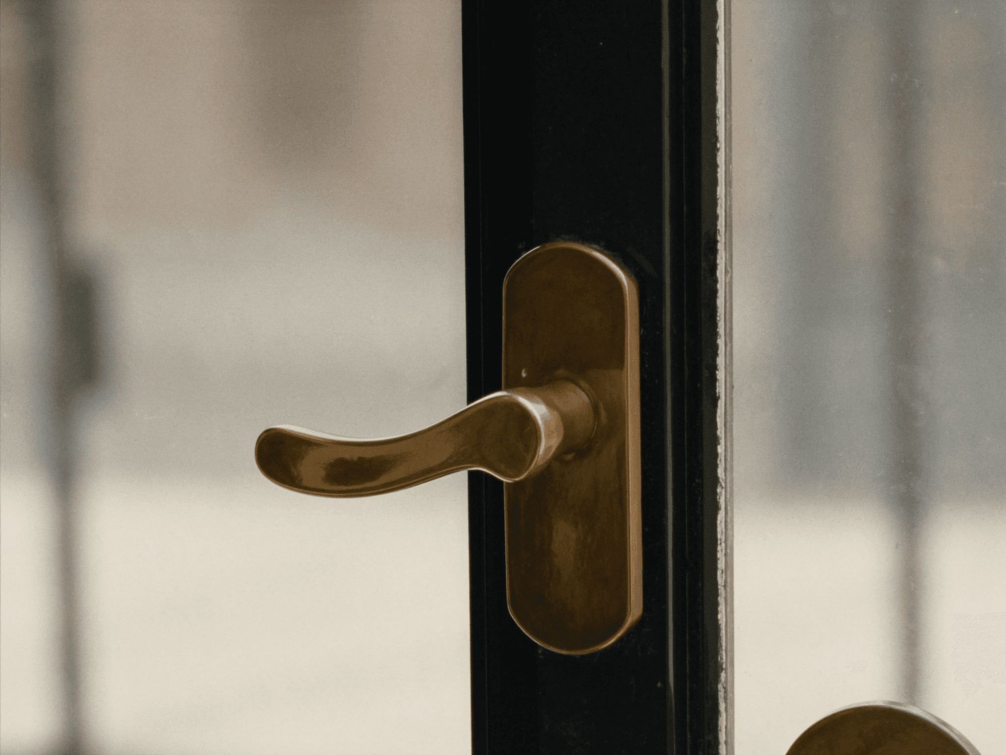Détail laiton fait main fonderie Bois-d'Arcy sur profil 40 mm — Palaiseau Plateau Saclay