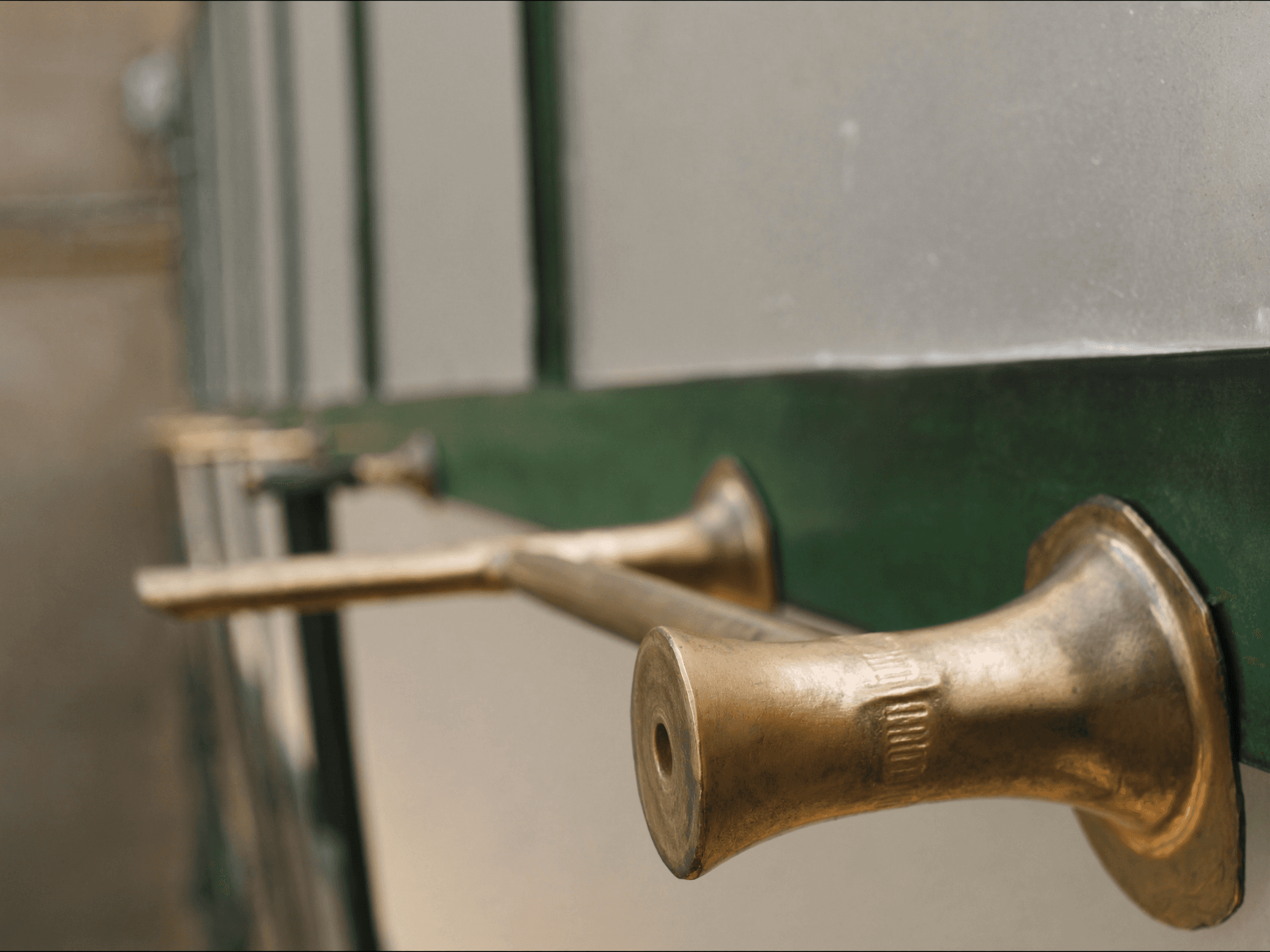 Détail main courante laiton fait main fonderie Bois-d'Arcy