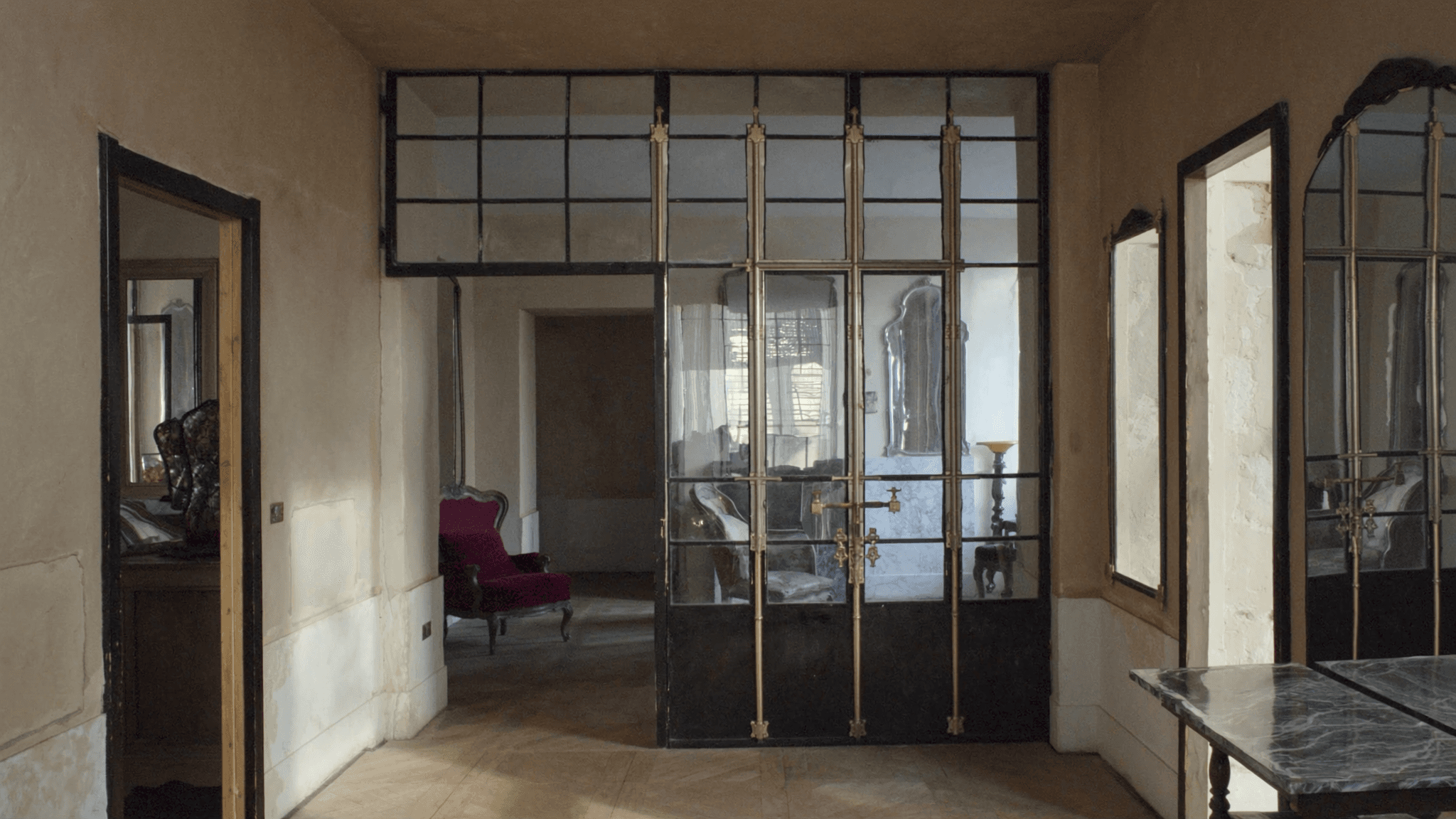 Verrière 5,4 m² laiton fait main Saclas centre-bourg église Saint-Germain