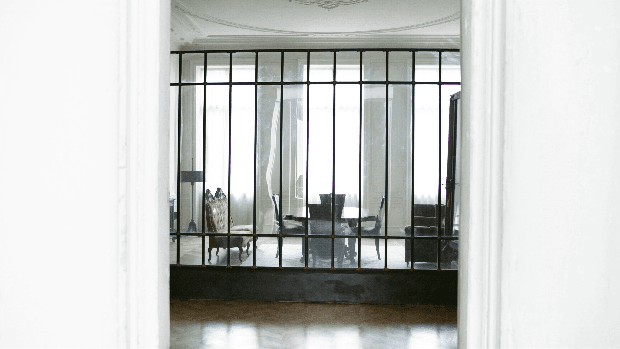 Verrière atelier maison Belle Époque Yerres 91330 Caillebotte — profil acier S235JR T 40 × 40 mm patine bronze antique sur mesure par Yann + vitrage Saint-Gobain Diamant 8+8 mm + filière laiton fait main fonderie Bois-d'Arcy 50 km — Propriété Caillebotte 11 ha MH 1995 + Saint-Honest XIIIe MH ABF accepté 1ère instruction