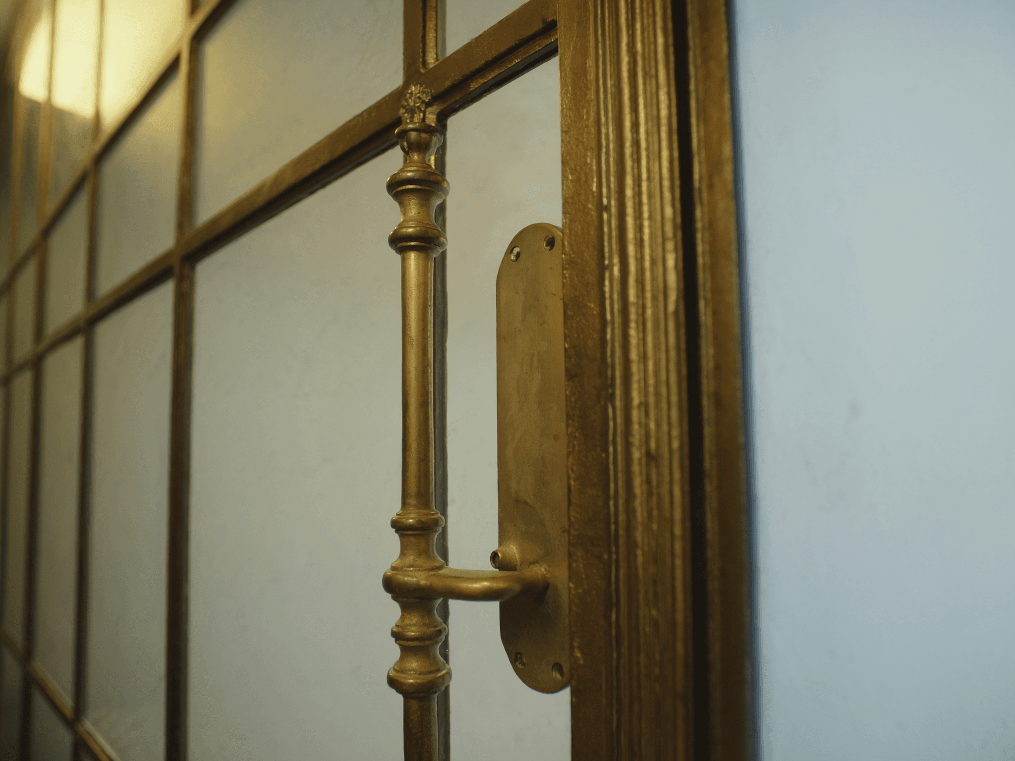 Détail laiton fait main fonderie Bois-d'Arcy