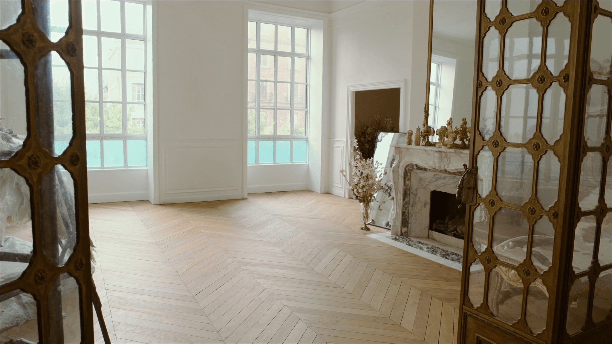 Verrière atelier Paris 14e Montparnasse + Denfert-Rochereau + Plaisance + Petit-Montrouge + Parc Montsouris — profil acier S235JR T 40 × 40 mm patine bronze antique sur mesure par Yann + laiton fait main fonderie Bois-d'Arcy 38 km + vitrage Saint-Gobain Diamant 8+8 mm — sensibilité haussmannienne XIXe + Belle Époque Plaisance + Cité Internationale Universitaire 1925-1969