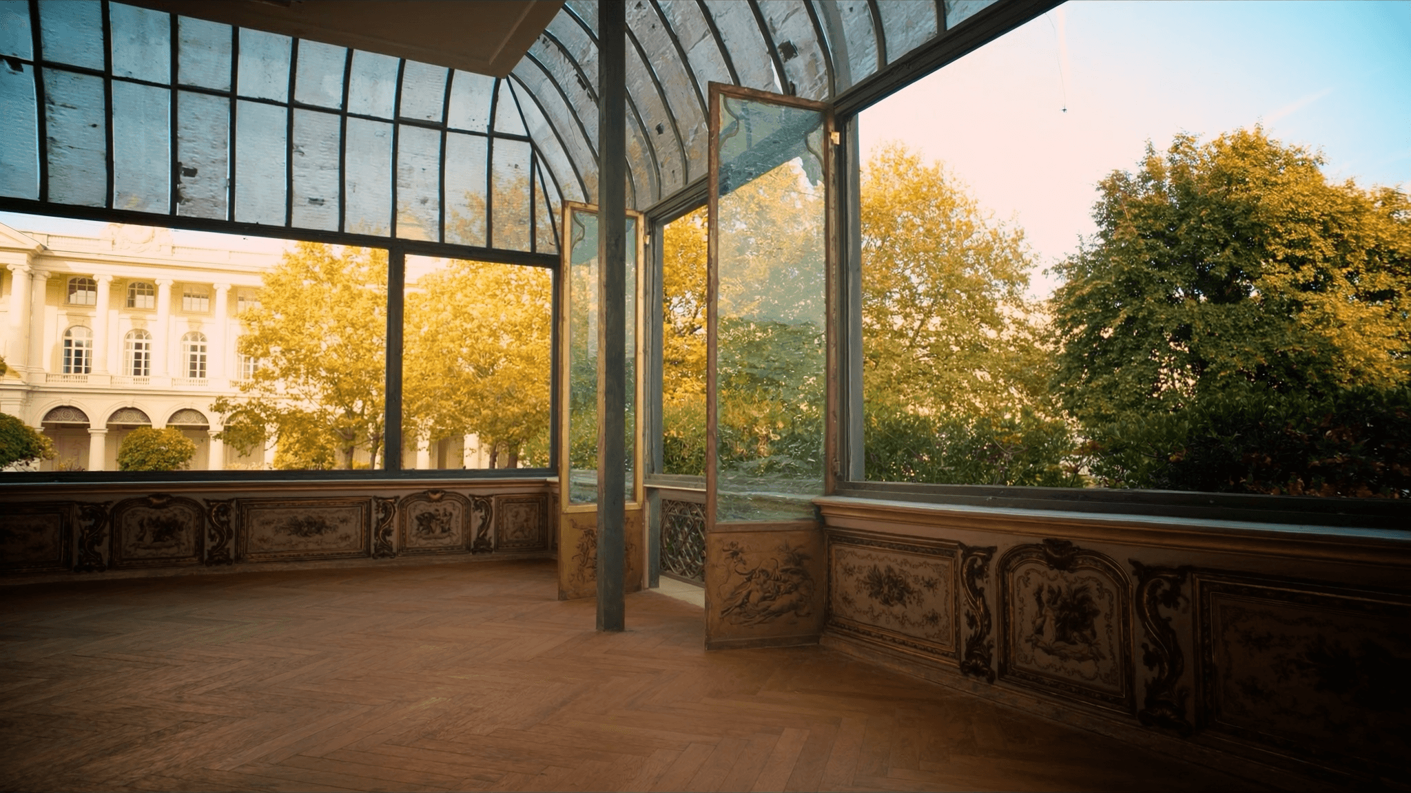 Verrière monumentale 12,6 m² hôtel XVIIIe vue jardin Palais-Royal