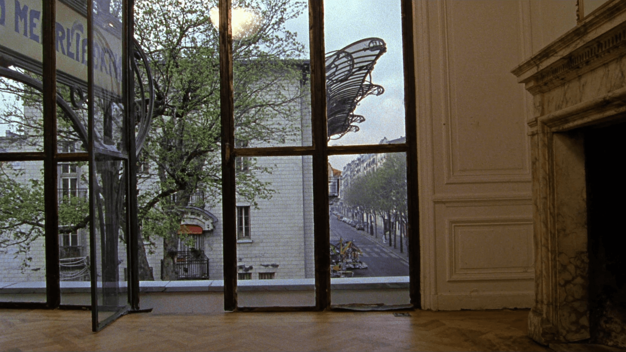 Verrière 5,4 m² Abbesses vue place + métro Guimard 1900