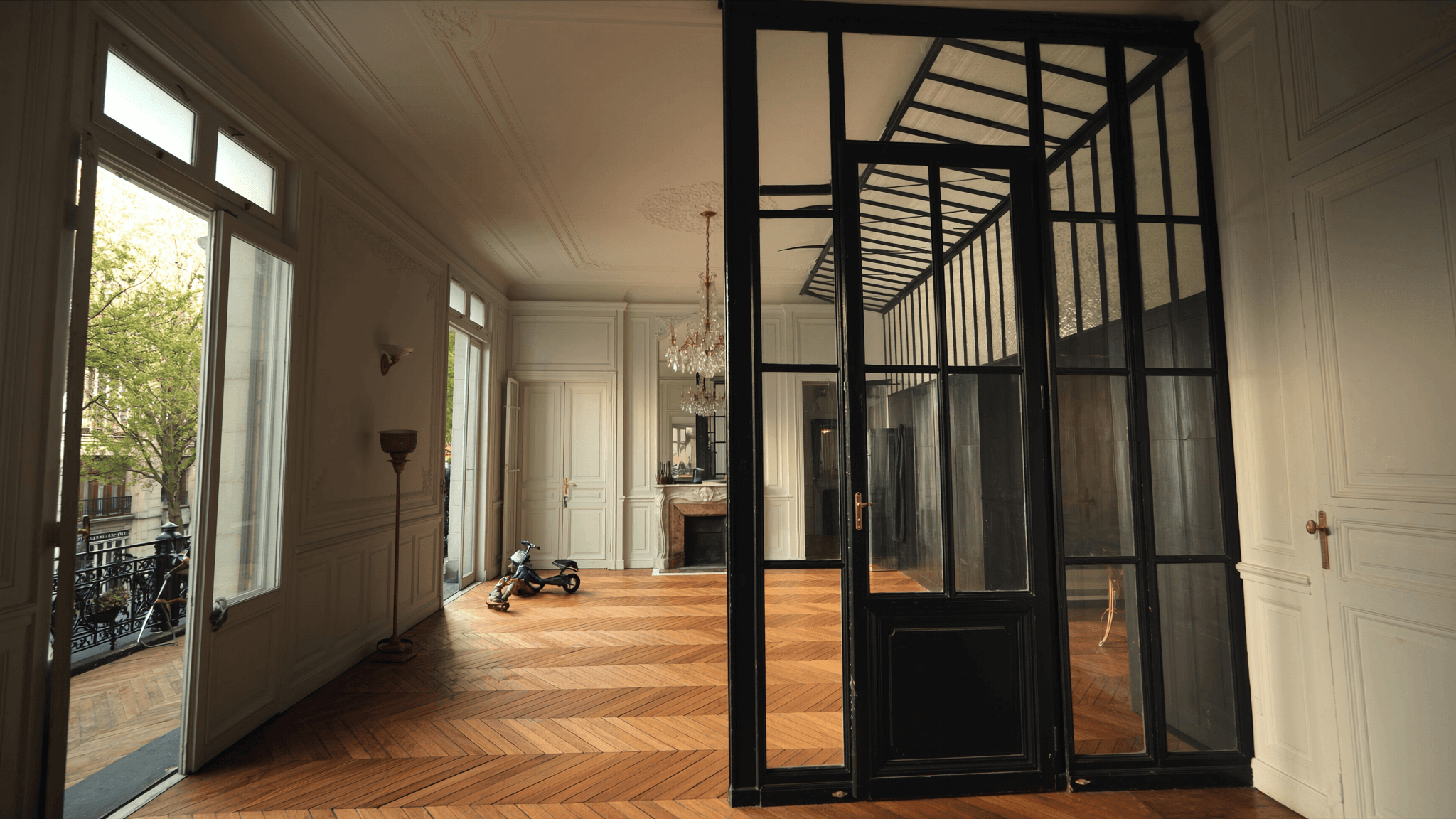 Après : verrière 6 carreaux RAL 9005 + porte battante