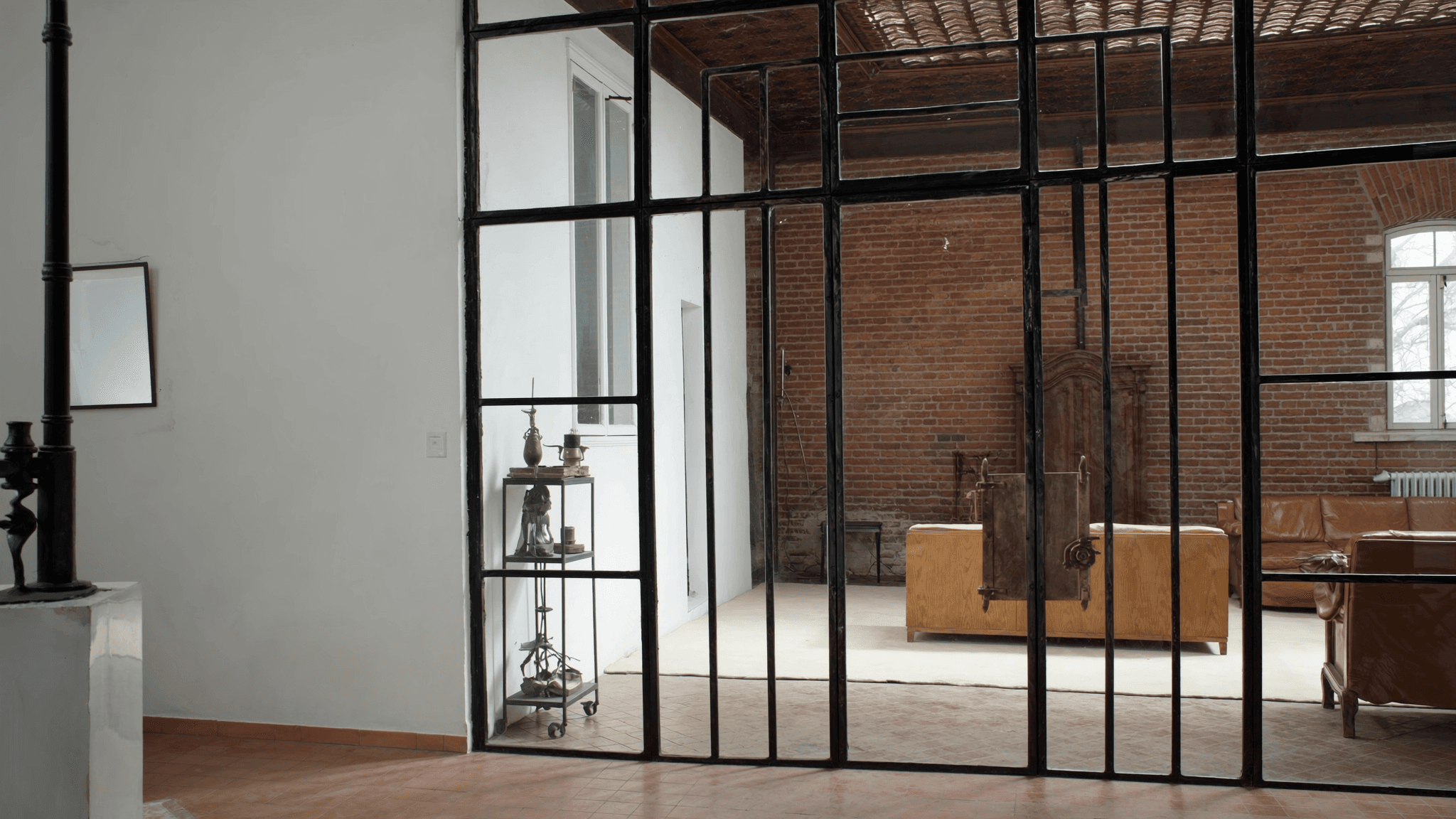 Verrière atelier Cité-Jardin Sellier 1932 Gennevilliers 92230 Luth — profil acier 40 mm patine bronze antique sur mesure par Yann + laiton fait main fonderie Bois-d'Arcy 25 km + verre clair feuilleté Saint-Gobain Diamant 8+8 mm — atelier Bruyères-sur-Oise 18 km via A86