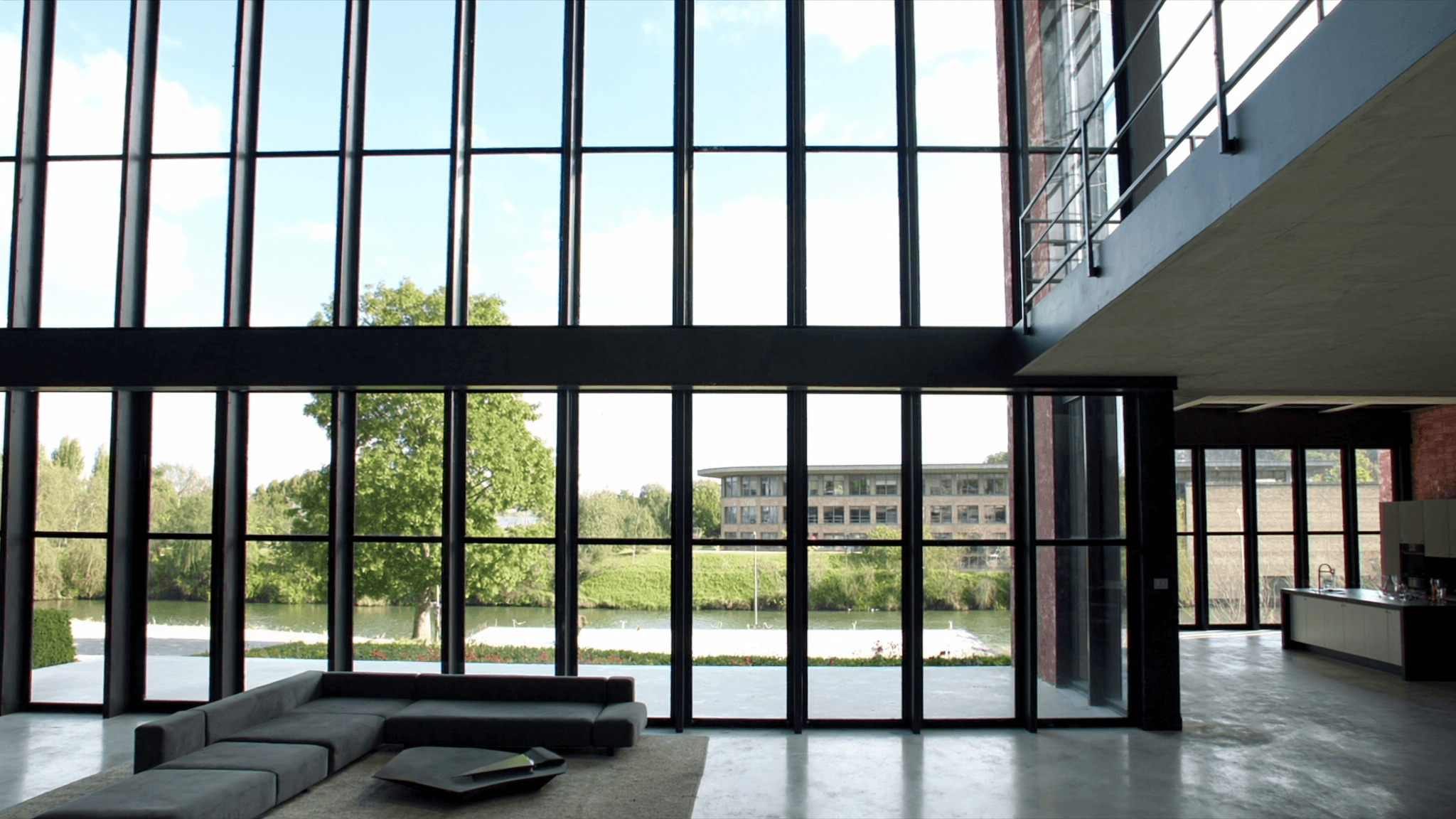 Verrière atelier d'architecte acier RAL 9005 + vitrage feuilleté 44.2 — hôtel particulier Neuilly Île de la Jatte