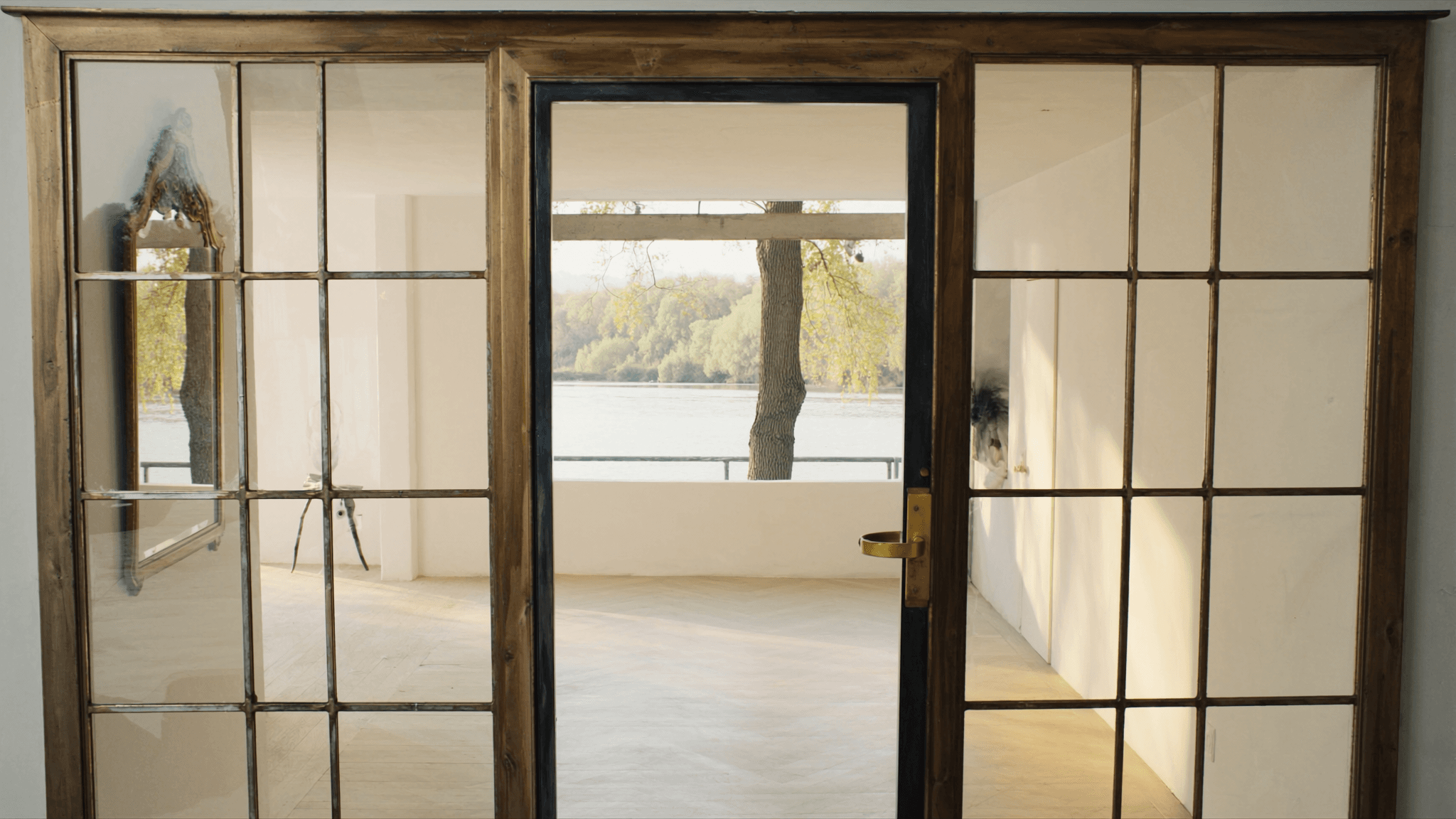 Verrière atelier maison bord Oise rive droite Boran-sur-Oise 60820 — profil acier 40 mm patine bronze antique sur mesure + laiton fait main fonderie Bois-d'Arcy + verre clair feuilleté Saint-Gobain Diamant 8+8 mm — ABF Saint-Vaast XIIe-XVIe MH accepté 1ère instruction