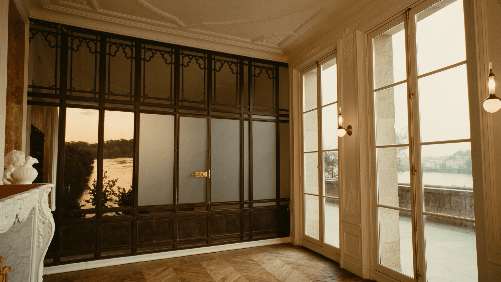Verrière atelier maison bourgeoise Bois-le-Roi 77590 lisière forêt Fontainebleau + bord Seine — profil acier 40 mm patine bronze antique sur mesure + laiton fait main fonderie Bois-d'Arcy + verre clair feuilleté Saint-Gobain Diamant 8+8 mm — ABF église Saint-Pierre-Saint-Paul XIIe-XVe MH accepté 1ère instruction