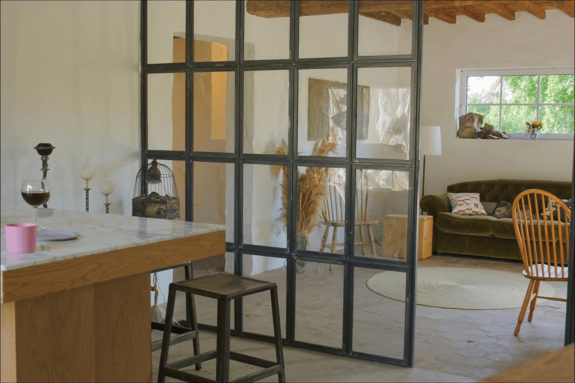 Verrière atelier maison briarde XVIIIe Coupvray 77700 — profil acier 40 mm patine bronze antique sur mesure + laiton fait main fonderie Bois-d'Arcy + verre clair feuilleté Saint-Gobain Diamant 8+8 mm — ABF Maison Louis Braille classée MH accepté 1ère instruction