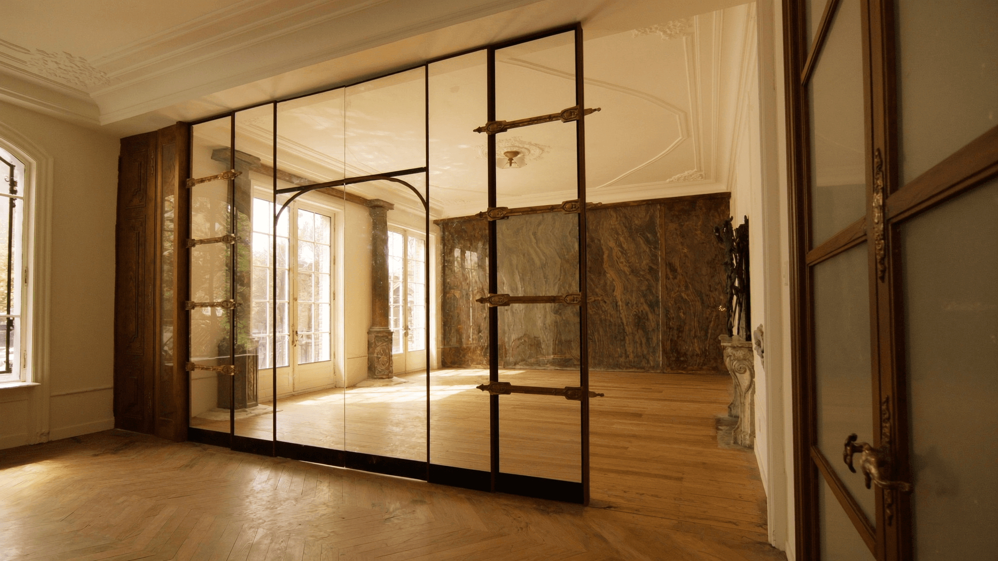 Verrière atelier maison faïencière brique XIXe Creil 60100 quartier château + Maison Gallé-Juillet — profil acier 40 mm patine bronze antique sur mesure + laiton fait main fonderie Bois-d'Arcy + verre clair feuilleté Saint-Gobain Diamant 8+8 mm — ABF château Creil accepté 1ère instruction