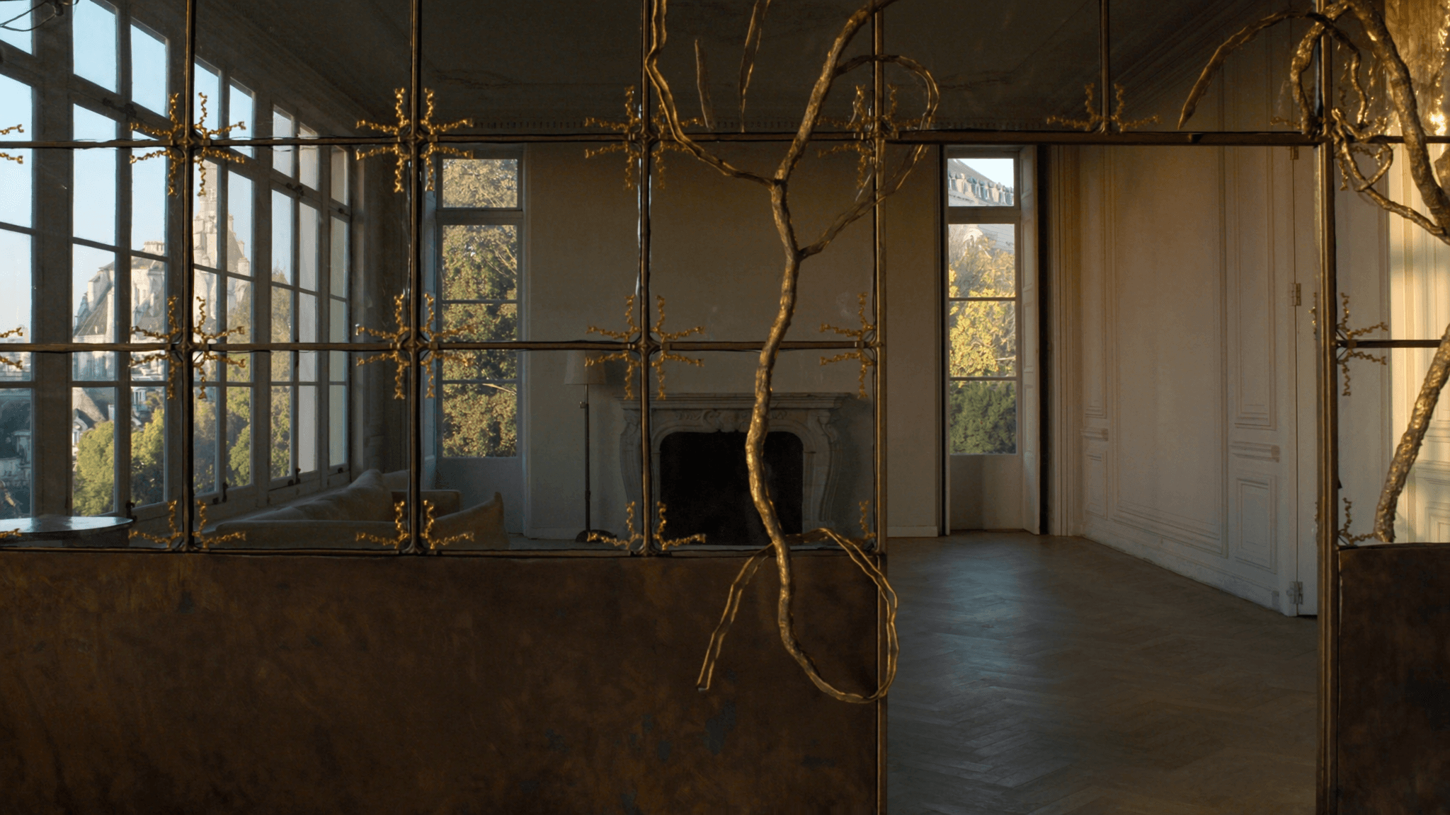 Verrière atelier maison médiévale secteur sauvegardé Crépy-en-Valois Oise sud — profil acier 40 mm patine bronze antique sur mesure + laiton fait main fonderie Bois-d'Arcy + verre clair feuilleté Saint-Gobain Diamant 8+8 mm — ABF abbaye Saint-Arnoul accepté 1ère instruction