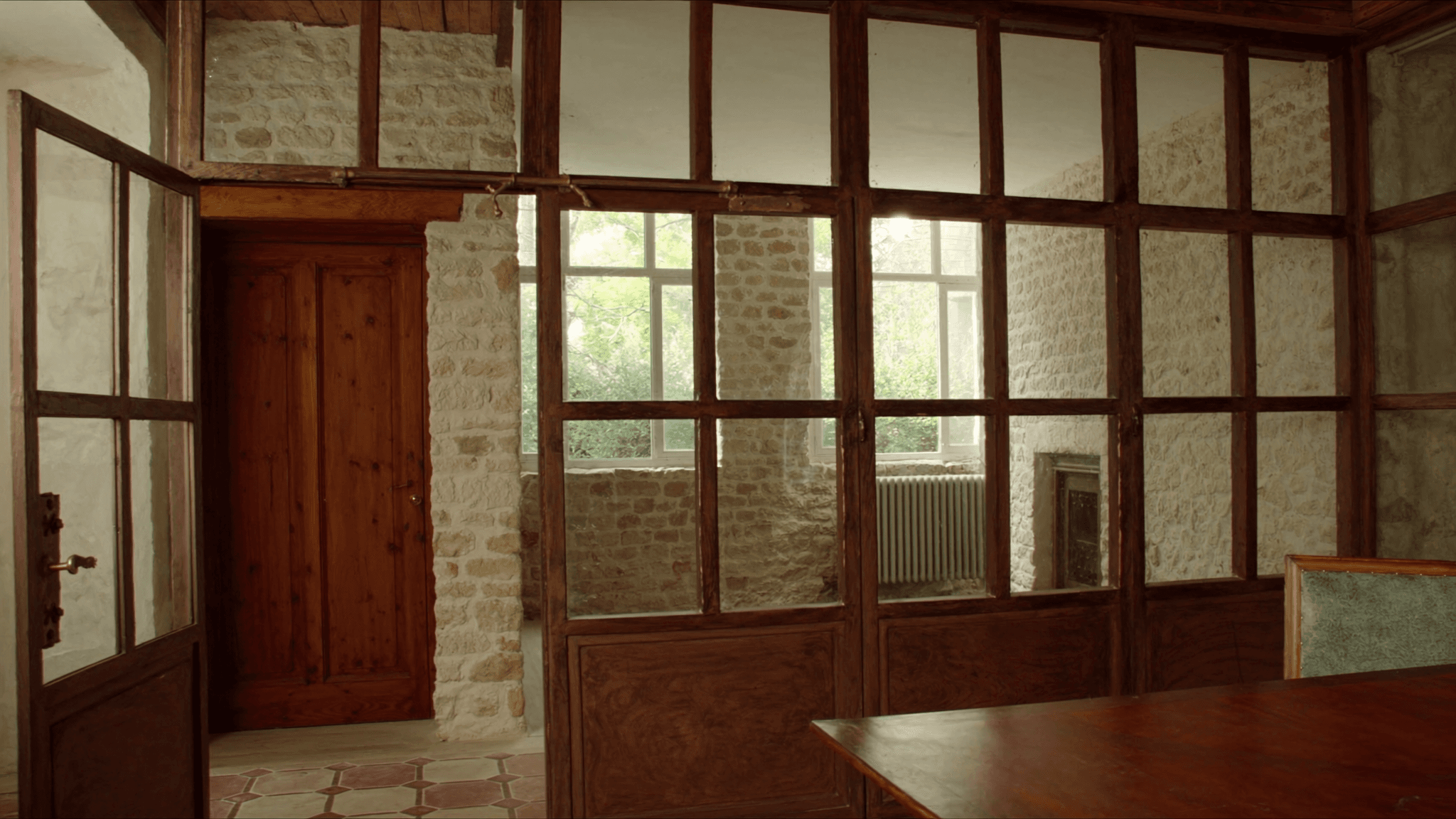 Verrière atelier maison de village Éragny-sur-Oise 95610 Pissarro — profil acier T 40×40 mm S235JR patine bronze antique sur mesure + laiton fait main fonderie Bois-d'Arcy + verre clair feuilleté Saint-Gobain Diamant 8+8 mm — ABF maison Pissarro accepté 1ère instruction