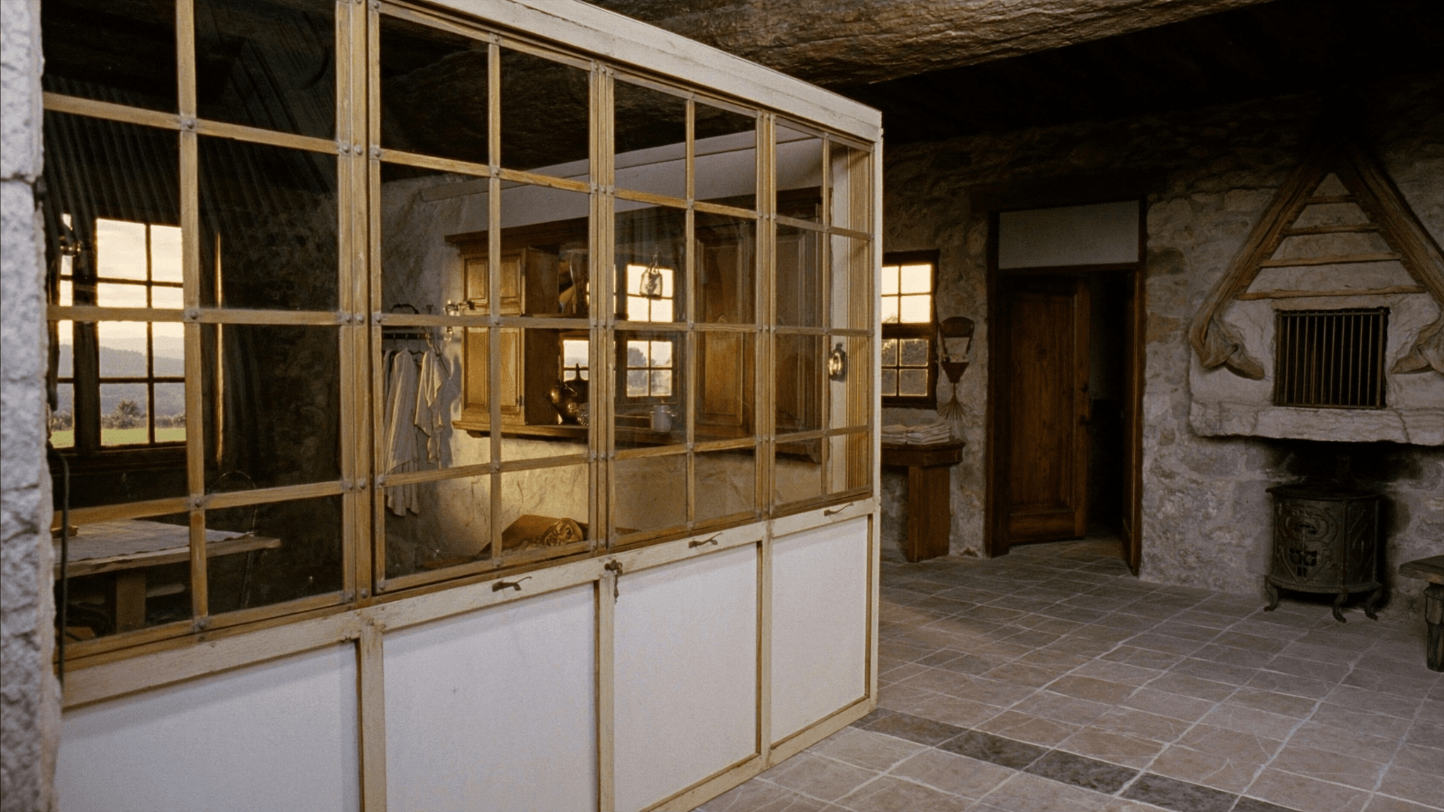 Verrière atelier maison bourg meulière grès XIXe village rural plateau Hurepoix-Beauce Boissy-le-Sec 91870 — profil acier 40 mm patine bronze antique sur mesure + laiton fait main fonderie Bois-d'Arcy + verre clair feuilleté Saint-Gobain Diamant 8+8 mm — DP mairie accepté 1ère instruction