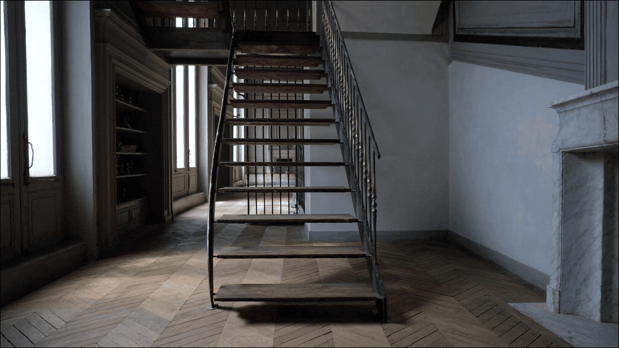 Escalier quart-tournant acier S235JR patiné bronze antique + chêne fumé 40 mm — maison bourgeoise Bièvres 91570 vallée Bièvre résidentiel haut standing — garde-corps barreaudage vertical T 40×40 mm AZ Construction atelier Bruyères-sur-Oise 45 km via A86 + A6 + N118