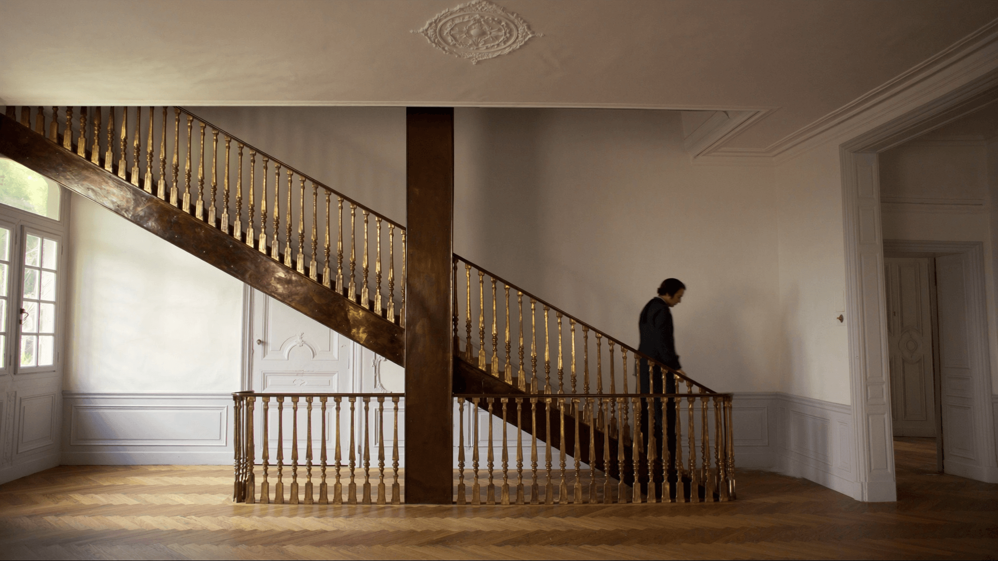 Escalier quart-tournant acier S235JR patiné bronze antique + chêne fumé 40 mm — pavillon Boissy-sous-Saint-Yon 91790 lotissement vallée Renarde château — garde-corps barreaudage vertical T 40×40 mm AZ Construction atelier Bruyères-sur-Oise 62 km via A86 + A6 + RN20 + RD132